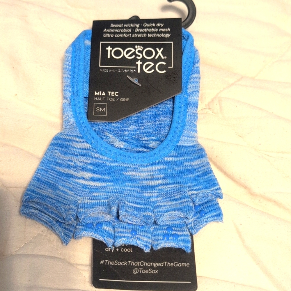 Toesox Tec Made With Silver Ion Club Pilates Blue Grip Socks Size Small NWT NEW